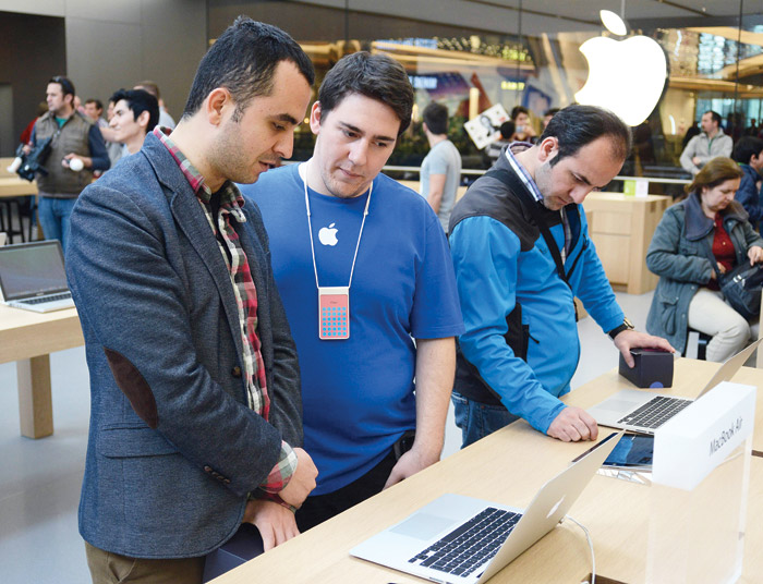 Beklenen mağaza açıldı! Zorlu Center'da Apple izdihamı