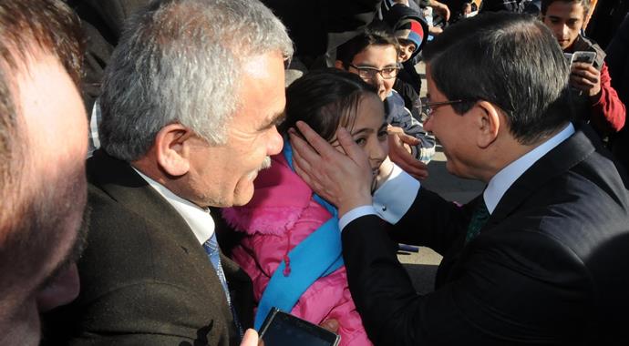 Başbakan Davutoğlu'ndan türbe ziyaretleri