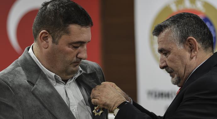 Şehit ailesine evini bağışladı, şeref madalyası verildi