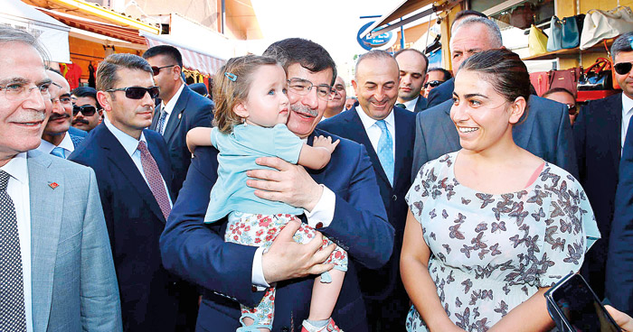 Davutoğlu'ndan Samaras'a barış davetI