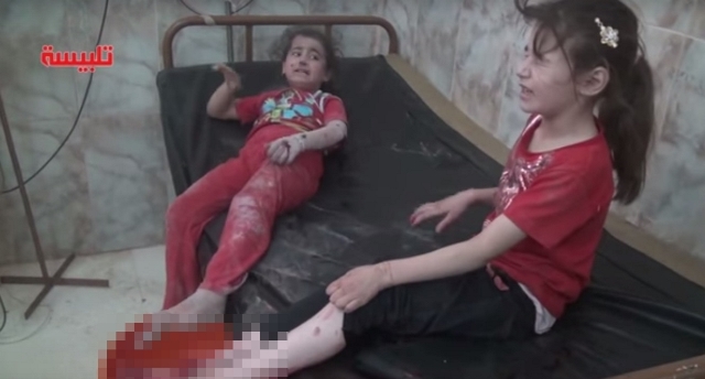 Rus savaş uçakları Suriyeli muhalifleri vurdu