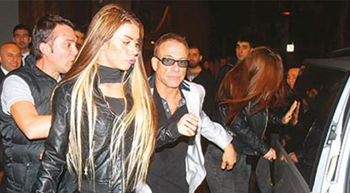 Van Damme'nin son aksiyon filmi! Gazetecileri dövdü