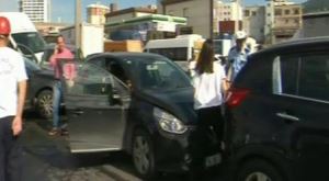 İstanbul'daki zincirleme trafik kazası sonrası E-5 trafiğe açıldı