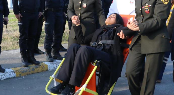 Şehidin eşi böyle seslendi: 'Aşkım çık oradan!'