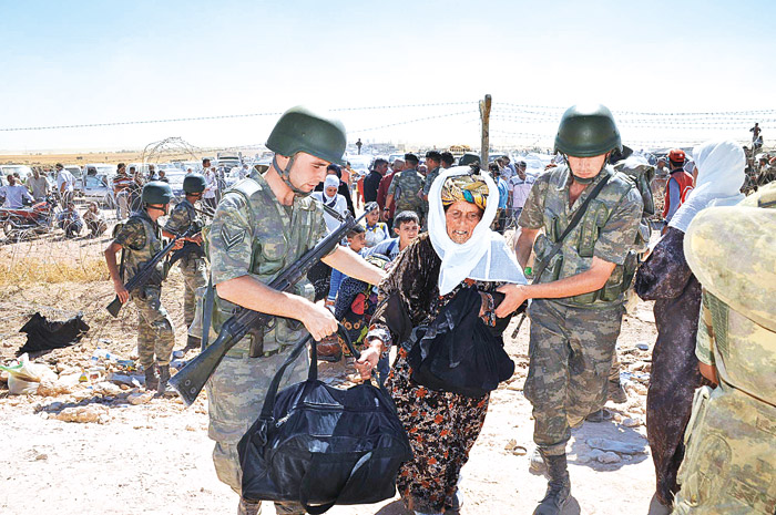 Türkiye kucak açıyor, dünya seyrediyor