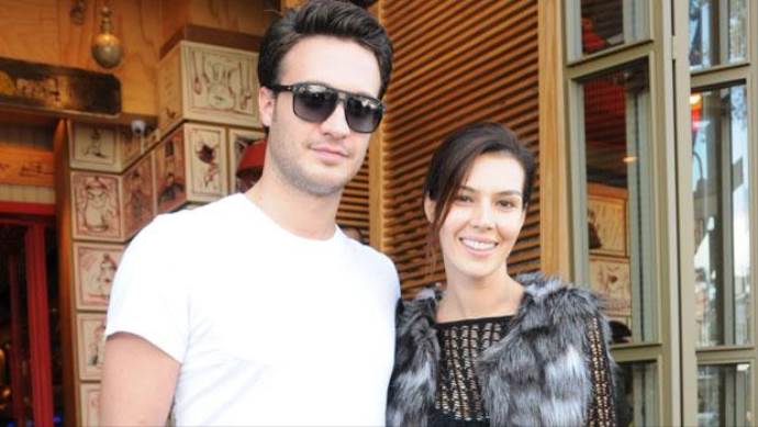 Hatice ve Burak çiftinden mutlu haber geldi! Nişanlandılar