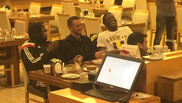 Demba Ba, taraftarı şaşırttı!