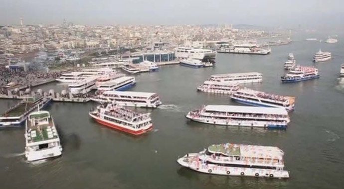 AK Partililer Yenikapı'ya denizden akın etti