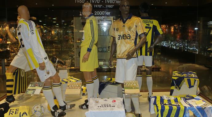 Fenerbahçe'nin şampiyonluk formaları görücüye çıktı