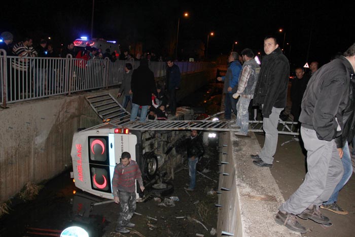 Kayseri'de askeri ambulans kanal uçtu, 1 şehit var