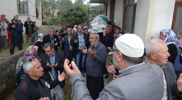 Yelda Kahvecioğlu'nun babası o haberlere isyan etti!