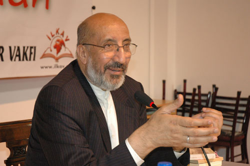 Ünlü yazar, Akil İnsanlar Toplantısı'nda fenalaştı