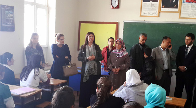 AK Partili vekil, köy köy dolaşıp Başbakan'a dua istiyor