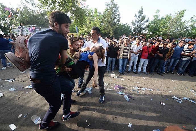 HDP mitinginde patlama: 2 ölü