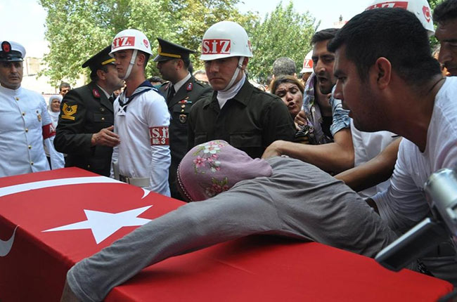Şehitler toprağa verildi