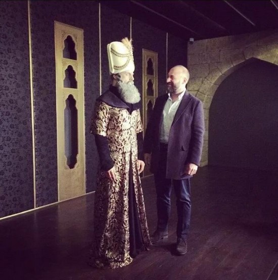 Halit Ergenç Kanuni'yle selfie çekti