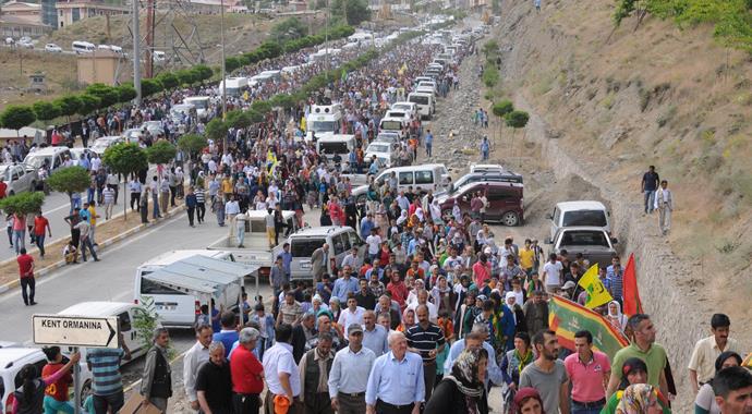 Suriye'de IŞİD'le çatışırken ölen 2 YPG'li Hakkari'de toprağa verildi