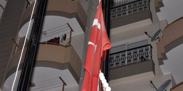 Adana'da Türk Bayrağını indiren zanlı böyle yakalandı!