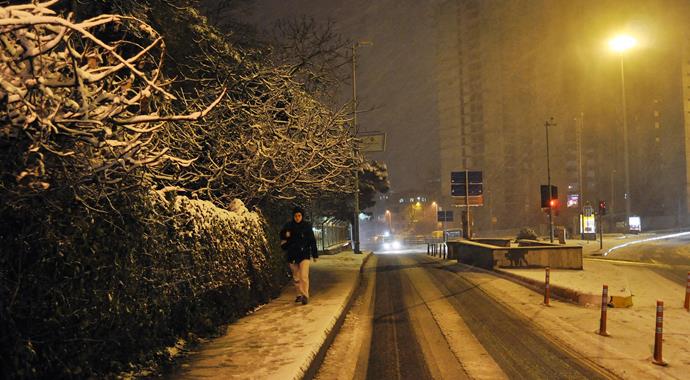 İstanbul'da kar kalınlığı 8 santimi gördü, barajlar doldu