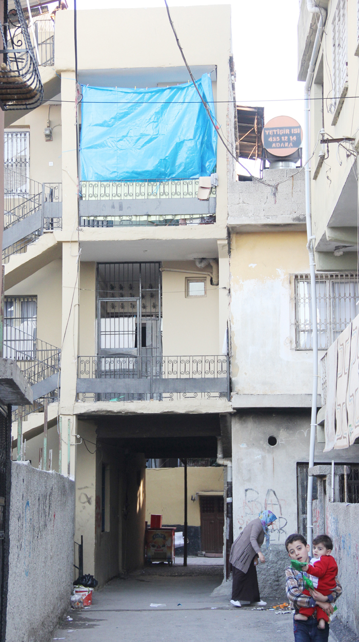 Bu evin altından yol geçiyor