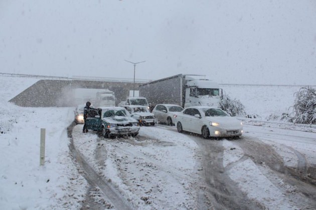 Kar geri döndü! İşte kapanan yollar