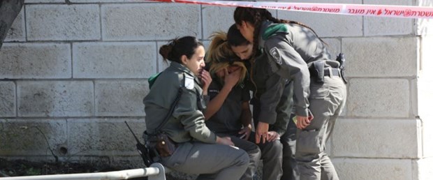 İsrail'de bir Filistinli otomobilini polislerin üzerine sürdü