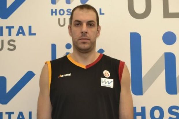 Galatasaray'da iki oyuncu kadro dışı!