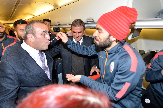 Selçuk İnan'a doğum günü sürprizi