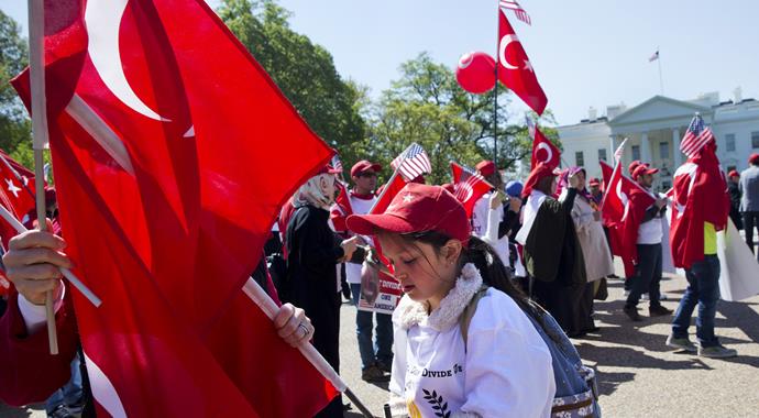 ABD'de binlerce kişi Türkiye için yürüyor
