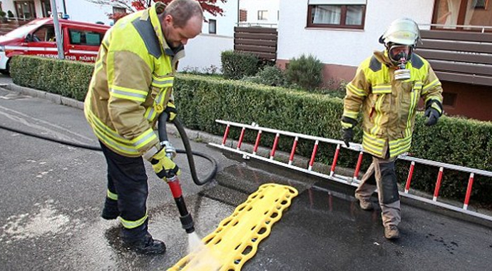 Beş yıldır yıkanmayan adamı böyle kurtardılar