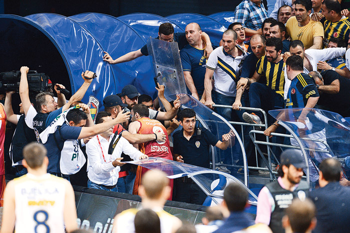 TBF'yi protesto eden Galatasaray'dan tarihi rest!