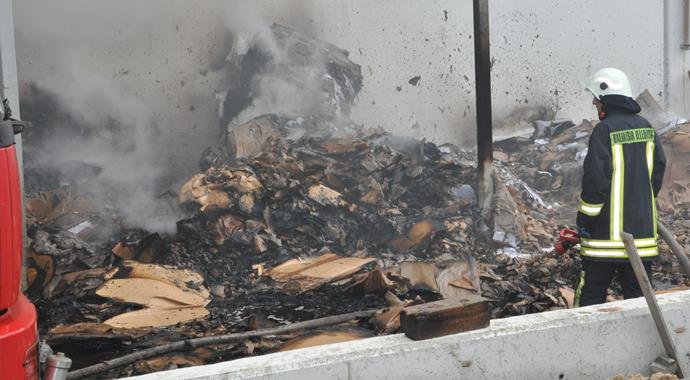 Balıkesir'de fabrika yangını