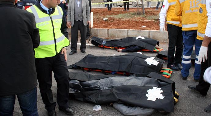 Elazığ'da TIR otomobili biçti: 4 ölü