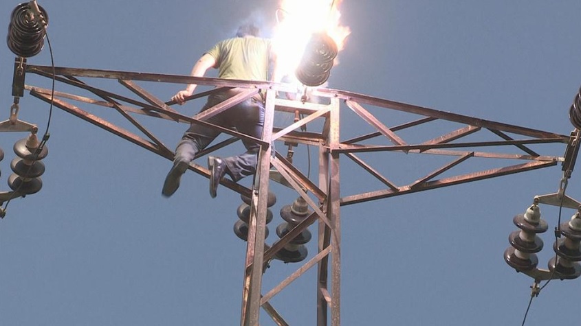 İntihara çıktı, elektrik çarptı! İşte o an