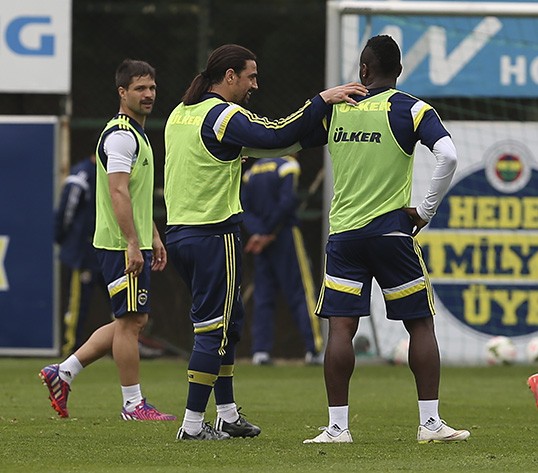 Fenerbahçe'de Emenike sorunu