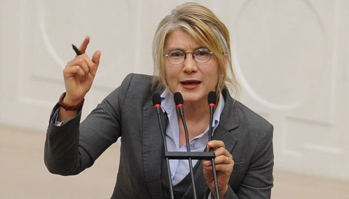 Emine Ülker Tarhan CHP'den istifa etti
