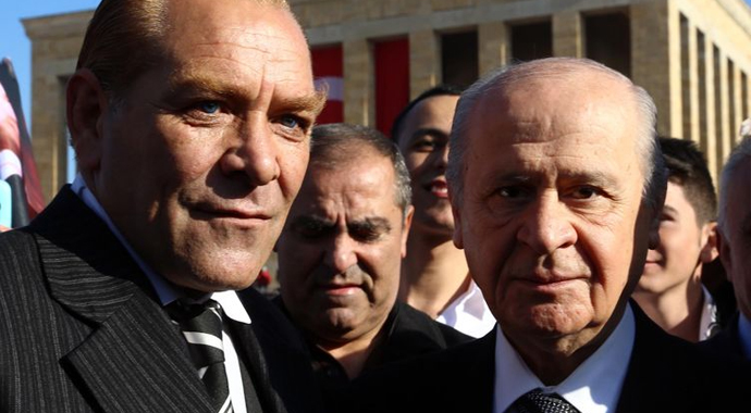 Bahçeli'den 'Atatürk'lü selfie