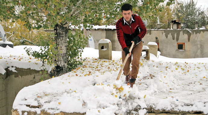 Kar teslim aldı! Doğu bembeyaz