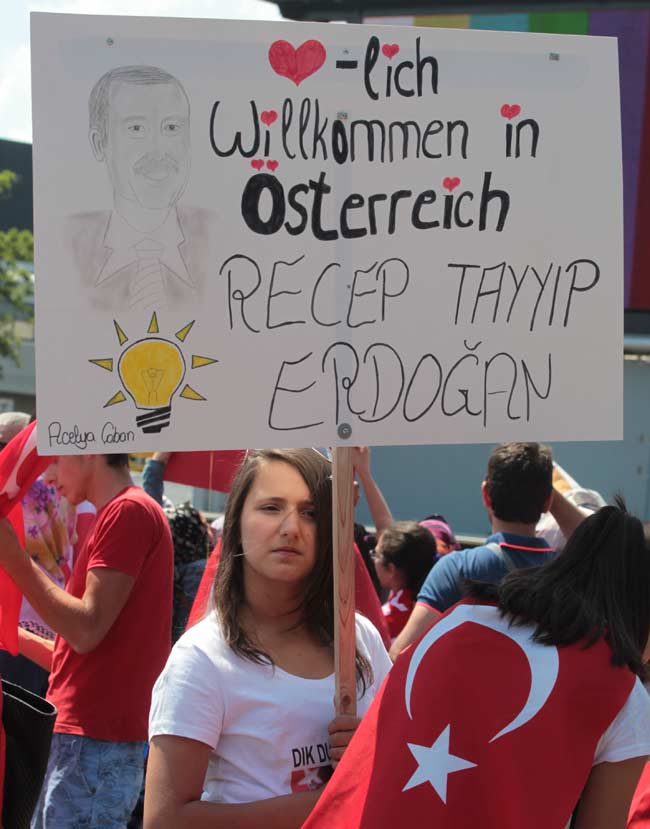 Başbakan Erdoğan Viyana'ya ayak bastı