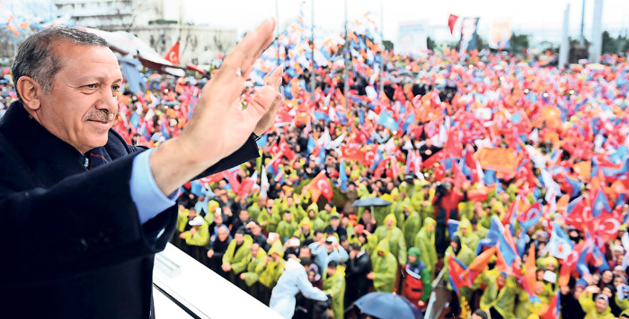 Başbakan'dan muhalefete cevap: 'Diktörsem sandıkta devirin'
