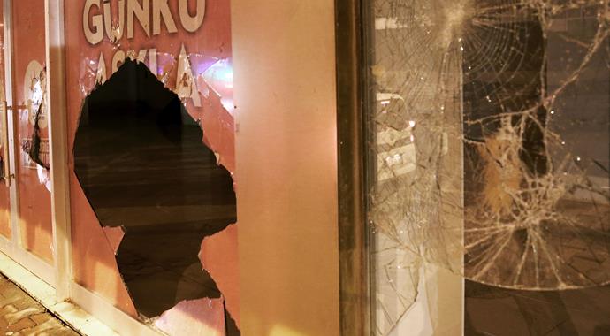 Esenyurt'ta AK Parti seçim bürosuna saldırı