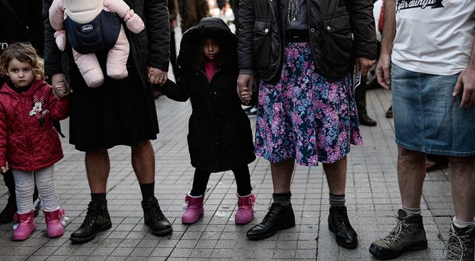 Özgecan Aslan için erkeklerden etekli eylem