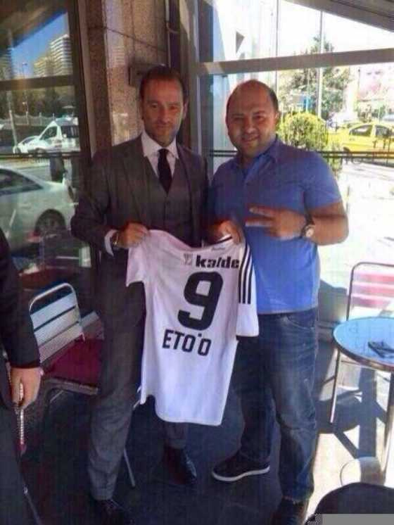 Beşiktaş formasıyla poz verdi!