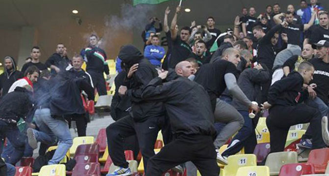 UEFA'dan 2 takıma ceza!