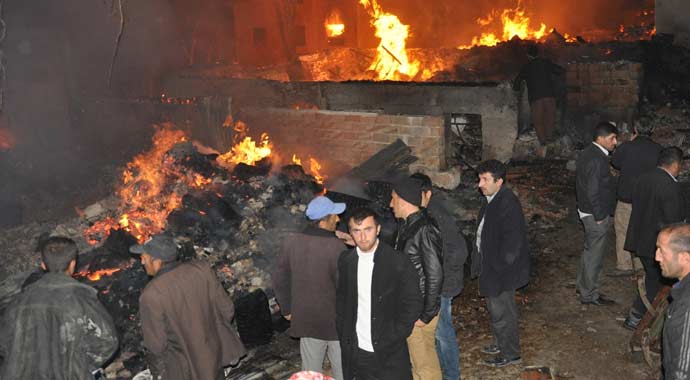 Çorum'da yangın! 30 ev kullanılamaz hale geldi