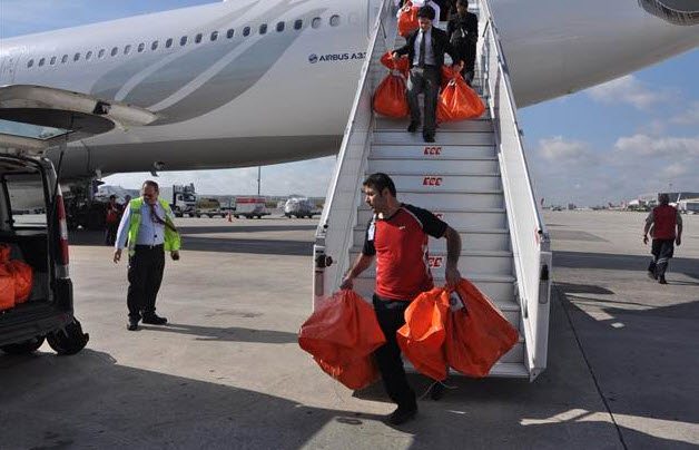 Yurtdışındaki oylar uçaktan indi