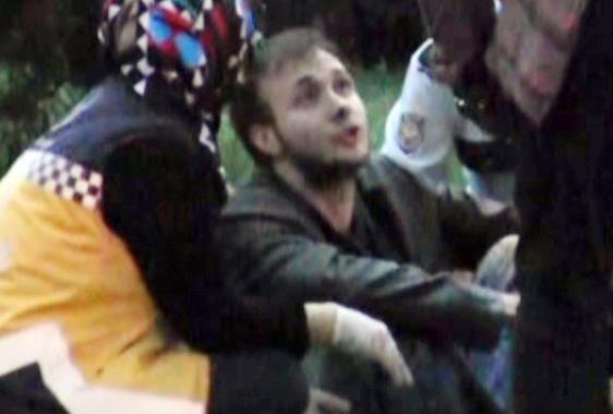 Seyir halindeki araçta annesini öldürdü