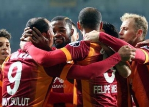 Galatasaray'dan Beşiktaş ve Fenerbahçe'ye lig çalımı