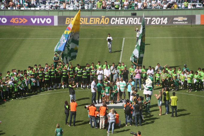 Alex'in jübilesinde Fenerbahçe bayrağı