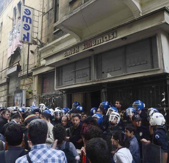 Rüzgar Çetin, Emek için miting yapan ünlülere seslendi